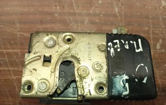 Citroen C5 Front door lock 
