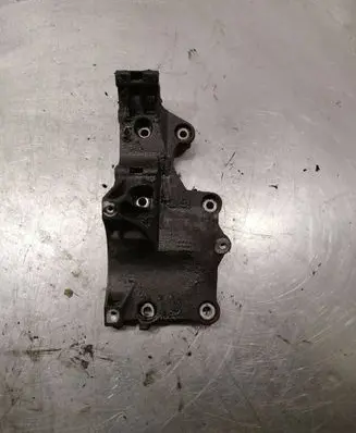 Volkswagen PASSAT B6 Generator/alternator bracket 03g903143f