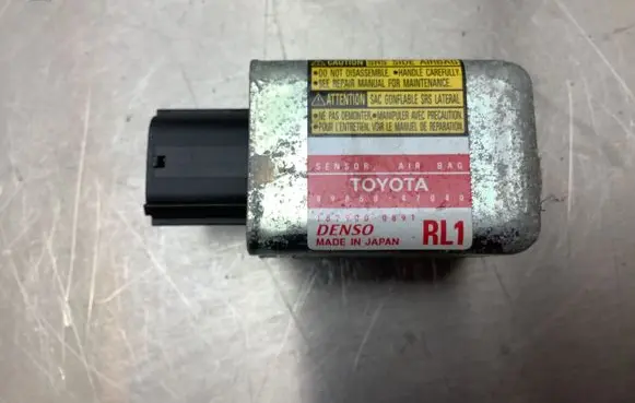 Toyota Prius (XW20) Airbag deployment crash/impact sensor 8986047040 1879000891