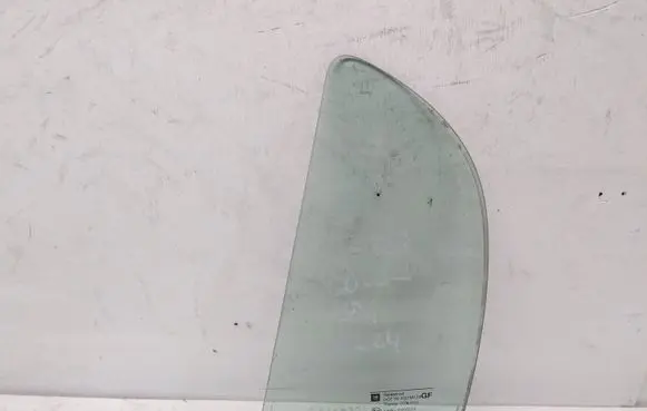 Opel Astra G Rear vent window glass 