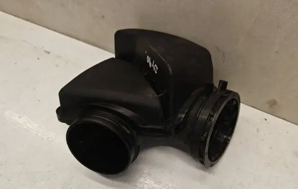 BMW 1 F20 F21 Intake resonator 70604496 PA6GF30