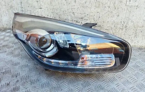 KIA Carens III Headlight/headlamp 92102A4