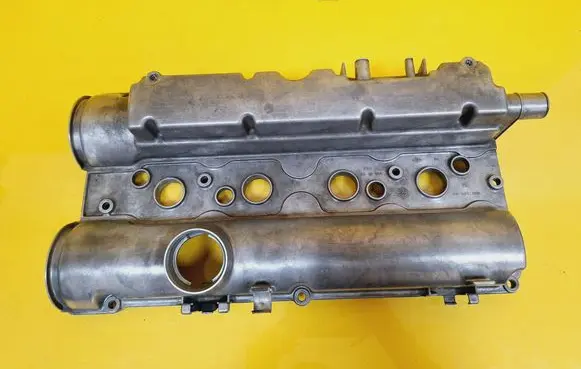 Opel Zafira A Rocker cam cover 90573496