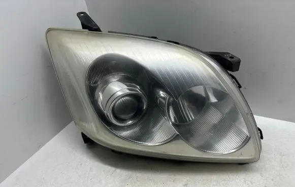 Toyota Avensis T250 Headlight/headlamp 10016337