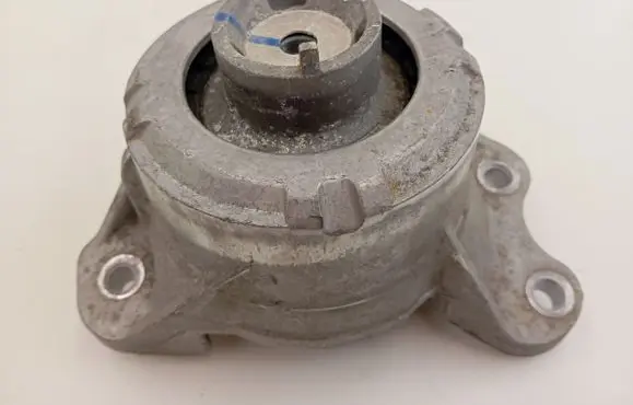Mercedes-Benz GLC C253 Engine mount bracket A2532400900