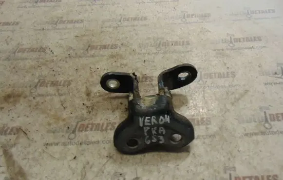 Toyota Corolla Verso AR10 Front door lower hinge 