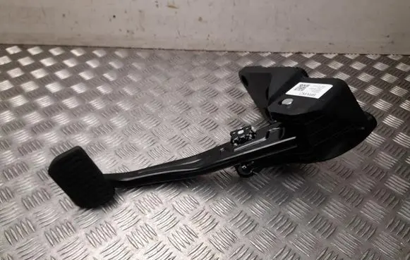 Polestar 4 Brake pedal 80018202