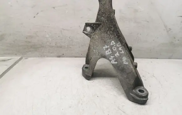 Audi A4 S4 B7 8E 8H Engine mounting bracket 8E0199308AF