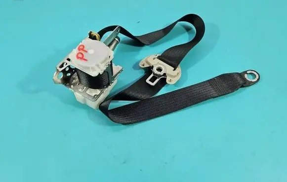Toyota RAV 4 (XA40) Front seatbelt 7T3880P IMPRK1562942