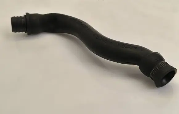 Volkswagen PASSAT B4 Breather hose/pipe 028103493S