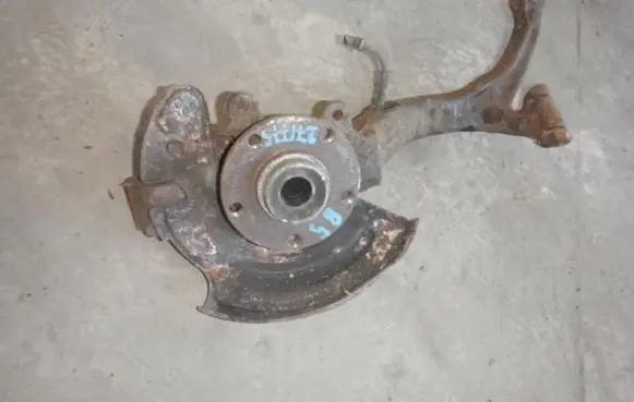 Volkswagen PASSAT B5 Front wheel hub spindle knuckle 8D0407258S 8D0407258AL