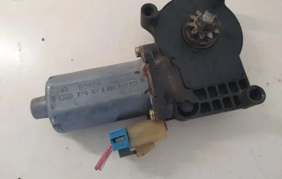 Mercedes-Benz ML W163 Front door window regulator motor 990408100