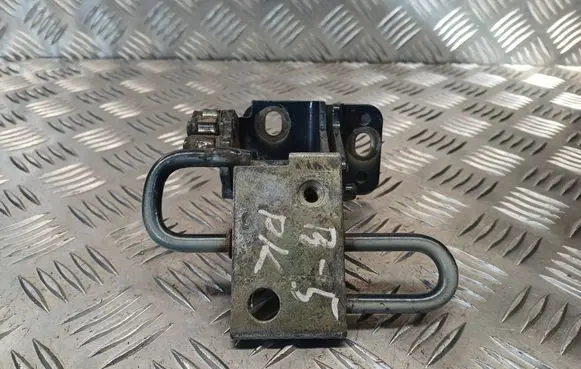 Volkswagen PASSAT B5.5 Front door lower hinge 4B0831411B