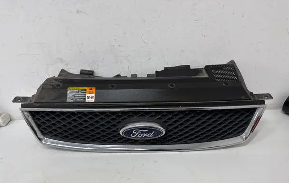 Ford C-MAX I Front grill 3M51R8138