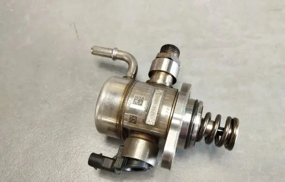 Audi A3 8Y Fuel injection high pressure pump 06Q127025AA
