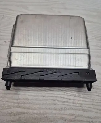 Volvo V70 Engine control unit/module 0261207712 1039S00000 08675760A