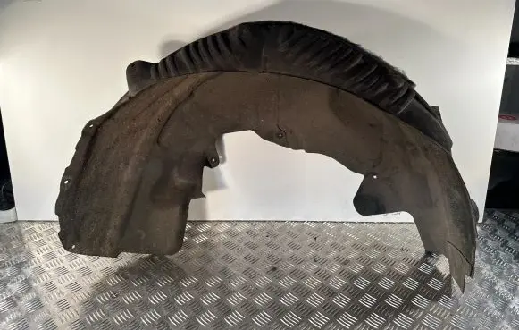 Rear arch fender liner splash guards