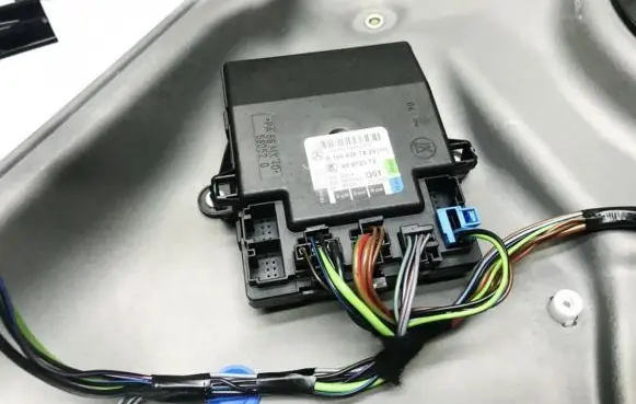 Mercedes-Benz A W169 Door control unit/module a1698207426 05072372