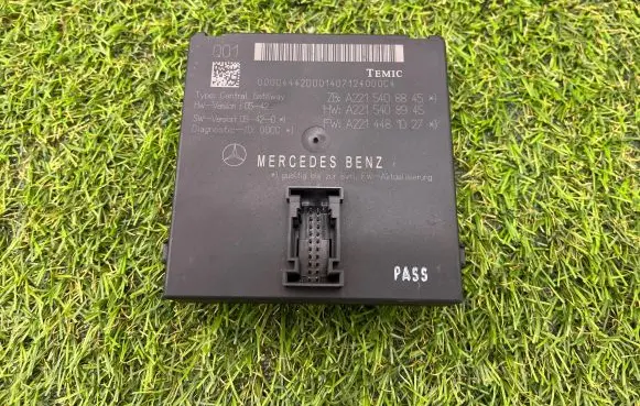 Mercedes-Benz S W221 Gateway control module A2215408845 A2214481027