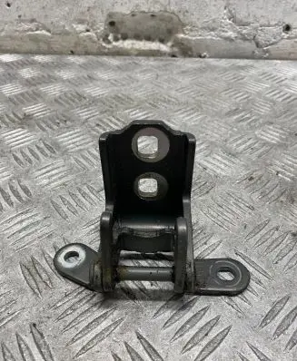 Opel Insignia A Front door upper hinge a046574