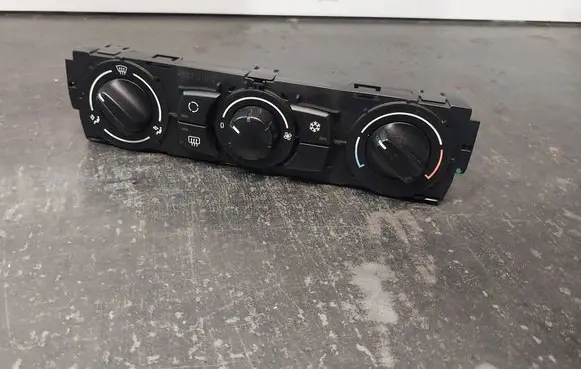 BMW 1 E81 E87 Climate control unit 916811601 6411916811601