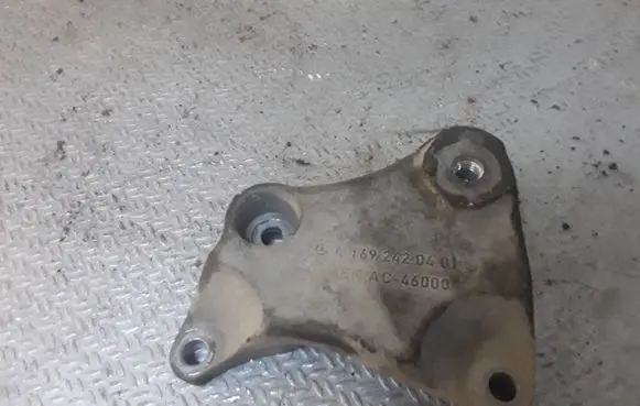 Mercedes-Benz B W245 Gearbox mounting bracket A1692420401