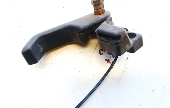 Volkswagen PASSAT B2 Engine bonnet (hood) release handle 357823533