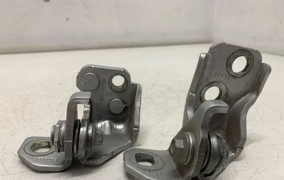 Rear door hinge set