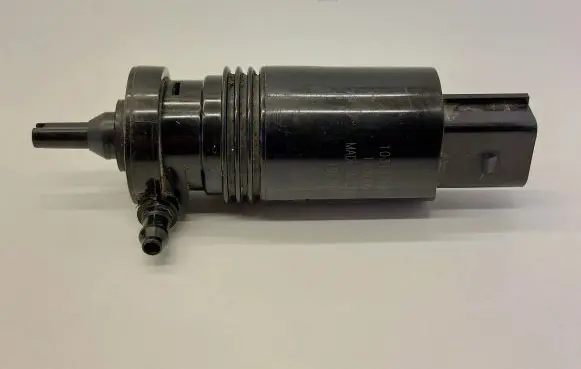 Volkswagen PASSAT B8 Windscreen/windshield washer pump 1031336002