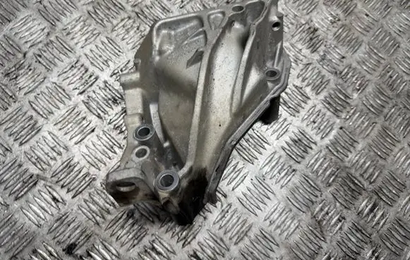 Seat Ibiza IV (6J,6P) Engine mounting bracket 04B199207