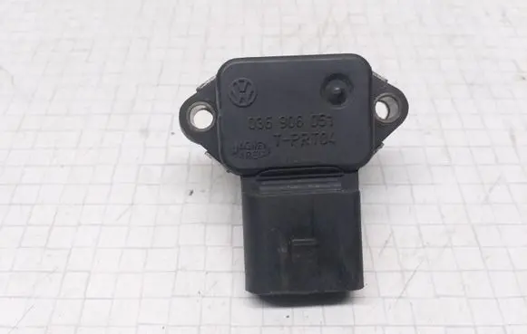 Skoda Octavia Mk1 (1U) Air pressure sensor 036906051