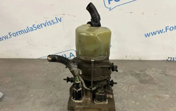Volvo V70 Power steering pump 6G913K514