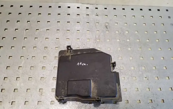 Honda CR-V Fuse box cover