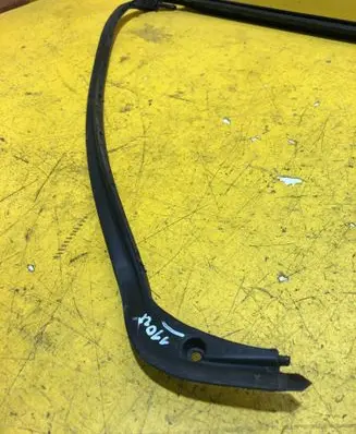 Volkswagen Scirocco Front window lifting mechanism without motor 1K8837479