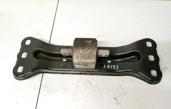 Mercedes-Benz C AMG W204 Engine mount bracket a2202401818