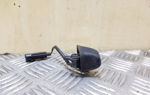 BMW 3 E90 E91 Windshield washer spray nozzle 8365385 7131299