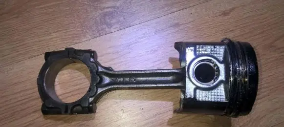 Piston with connecting rod