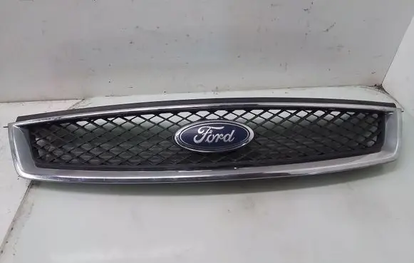Ford Focus Front bumper upper radiator grill 4M518200A