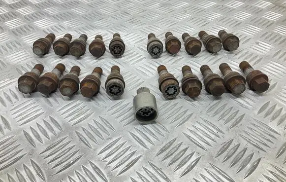 Audi Q3 8U Nuts/bolts 
