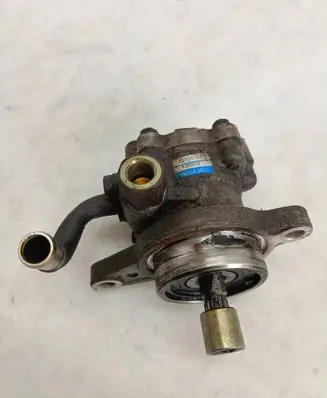 Nissan X-Trail T30 Power steering pump 8H800 65101157