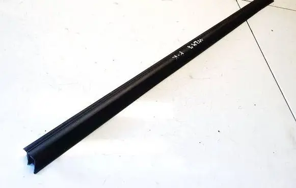 Ford C-MAX II Front door glass trim molding 