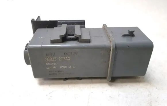 Hyundai Santa Fe Glow plug pre-heat relay 368302F740