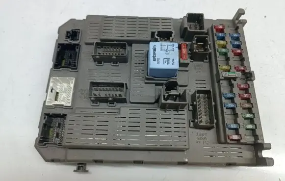 Citroen C8 Fuse module 9646907380