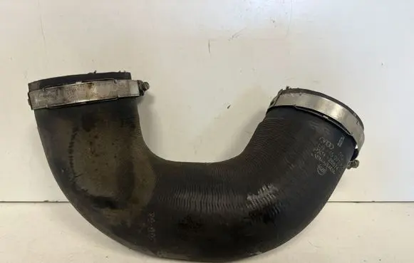 Audi Q7 4L Intercooler hose/pipe 4L0145972A 126874
