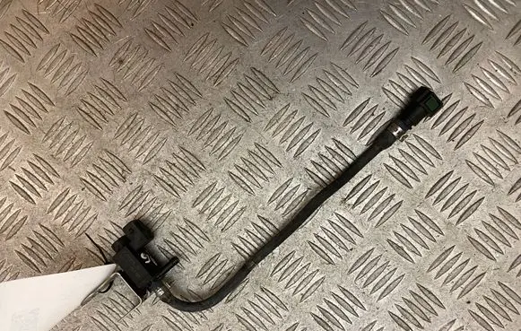 Jaguar XE Vacuum valve 70435600