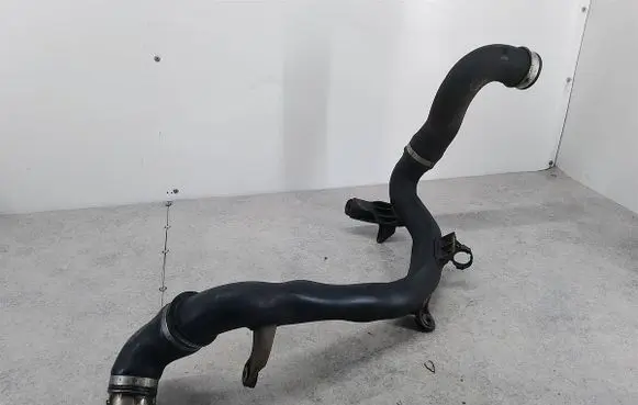 Volkswagen PASSAT B6 Intercooler hose/pipe 