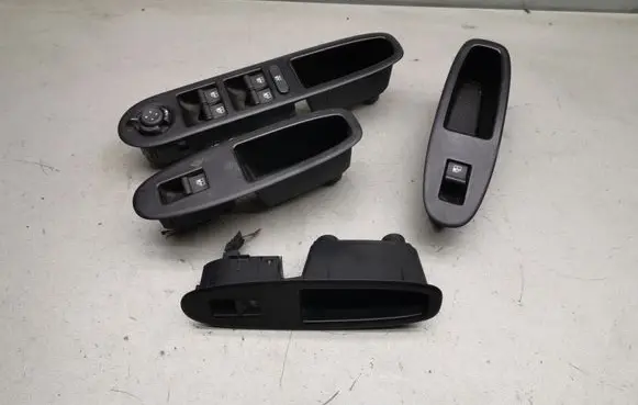 Alfa Romeo 159 Electric window control switch 156079595 156079596