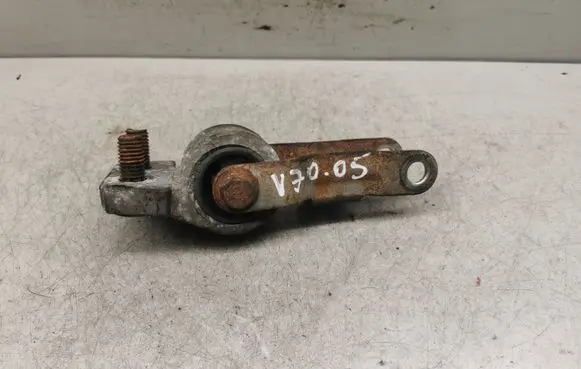 Volvo V70 Engine mount bracket 62431042