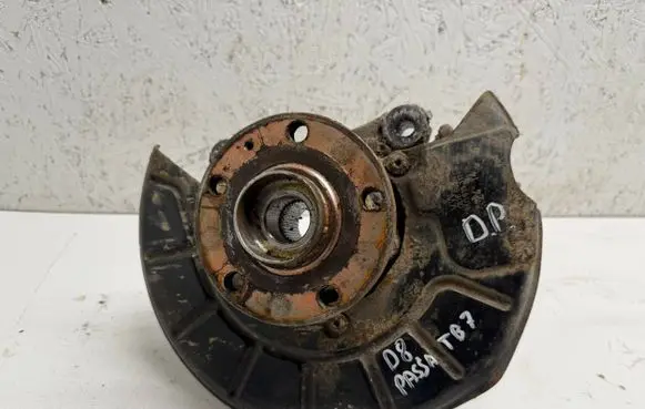Volkswagen PASSAT B7 Front wheel hub