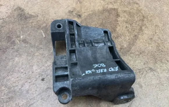 BMW X5 E70 Power steering pump mounting bracket 7799862 32427799862
